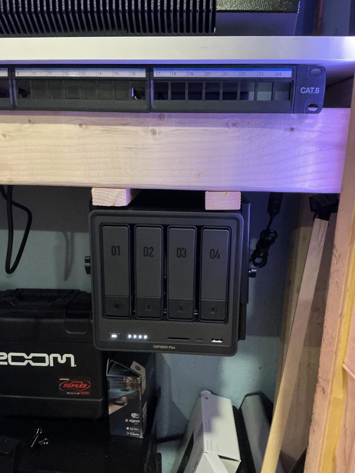 UGREEN NAS DXP8800 Plus 8-Bay Desktop NASync, Intel i5 1235u 10-Core CPU, 8GB DDR5 RAM, Bulit-in 128G SSD for System, 2*10GbE, 2*M.2 NVMe Slots, 8K HDMI, 2X TBT4 customer photo 2