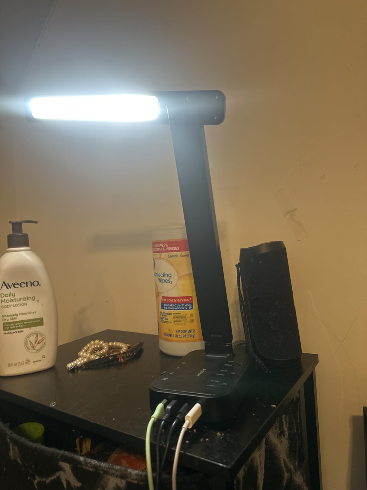 Addtam LED Desk Lamp, Power Strip with 3 Outlets 4 USB Charging Ports(2 USBC), 4 Modes 5 Level Brightness Touch Lamp, Small Desk Lamp for Home Office College Dorm Room Essentials customer photo 2