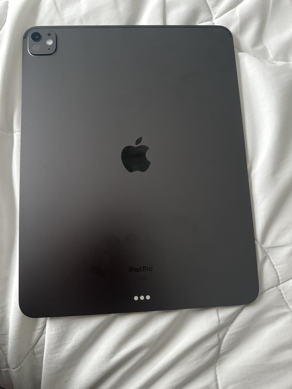 iPad Pro 13-Inch (M4): Built for Apple Intelligence, Ultra Retina XDR Display, 512GB, 12MP Front/Back Camera, LiDAR Scanner, Wi-Fi 6E, Face ID, All-Day Battery Life - Space Black customer photo 2