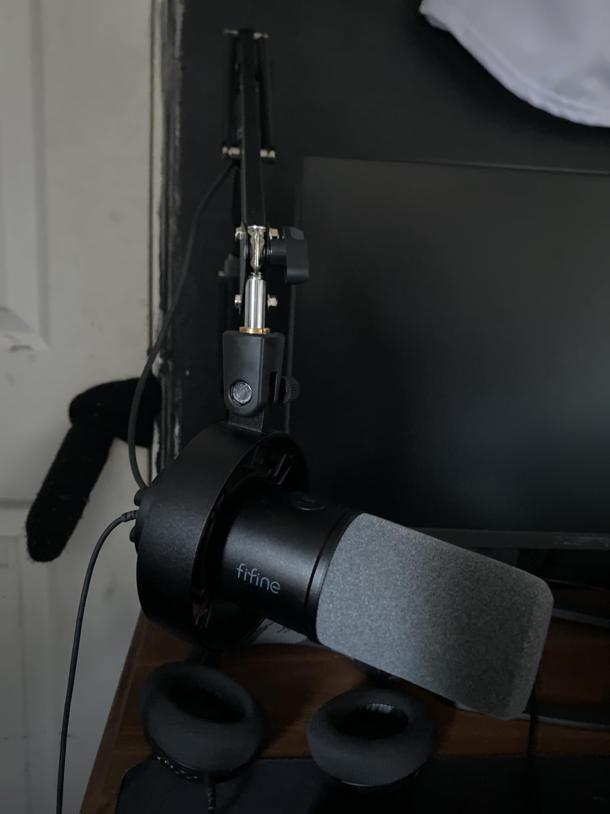 FIFINE K688 Podcast Microphone Kit, USB/XLR Dynamic Microphone with Boom Arm for PC/XLR Mixer, Gaming Mic with Mute Button, Headphone Jack for Vocal, Voice-Over, Streaming, Music Recording -K688CT customer photo 2