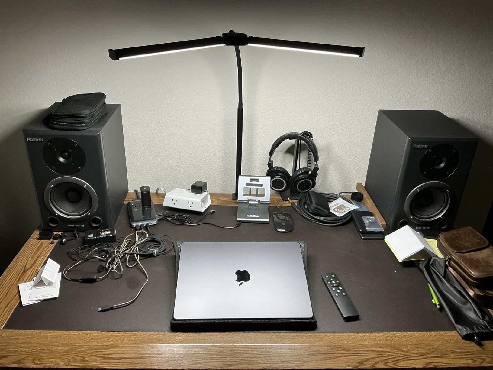 Motumen Led Desk Lamp for Home Office, Eye-Care Architect Light with Clamp, Smart Double Head Computer Monitor Table Clip Lamp, Adjustable Flexible Goose-Neck, 25 Lighting Models, Task Lamp, Black customer photo 2