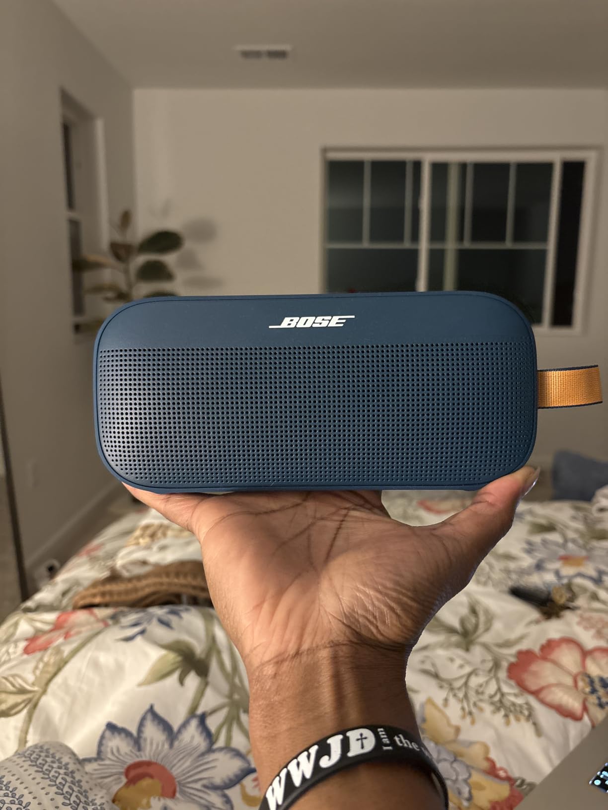 Bose SoundLink Flex Bluetooth Speaker (2nd Gen) - Portable Outdoor Speaker with Hi-Fi Audio, Waterproof and Dustproof, USB-C, Up to 12 Hours Battery Life, Black customer photo 1