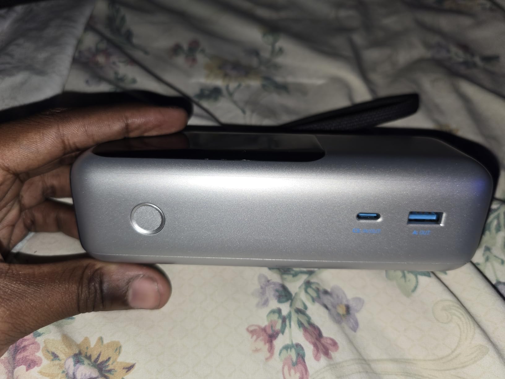 Anker Laptop Power Bank, 25,000mAh Portable Charger with Triple 100W USB-C Ports, Built-in Retractable Cables, Flight-Approved for Travel, iPhone 17/16 Series, MacBook, Samsung, and More customer photo 2