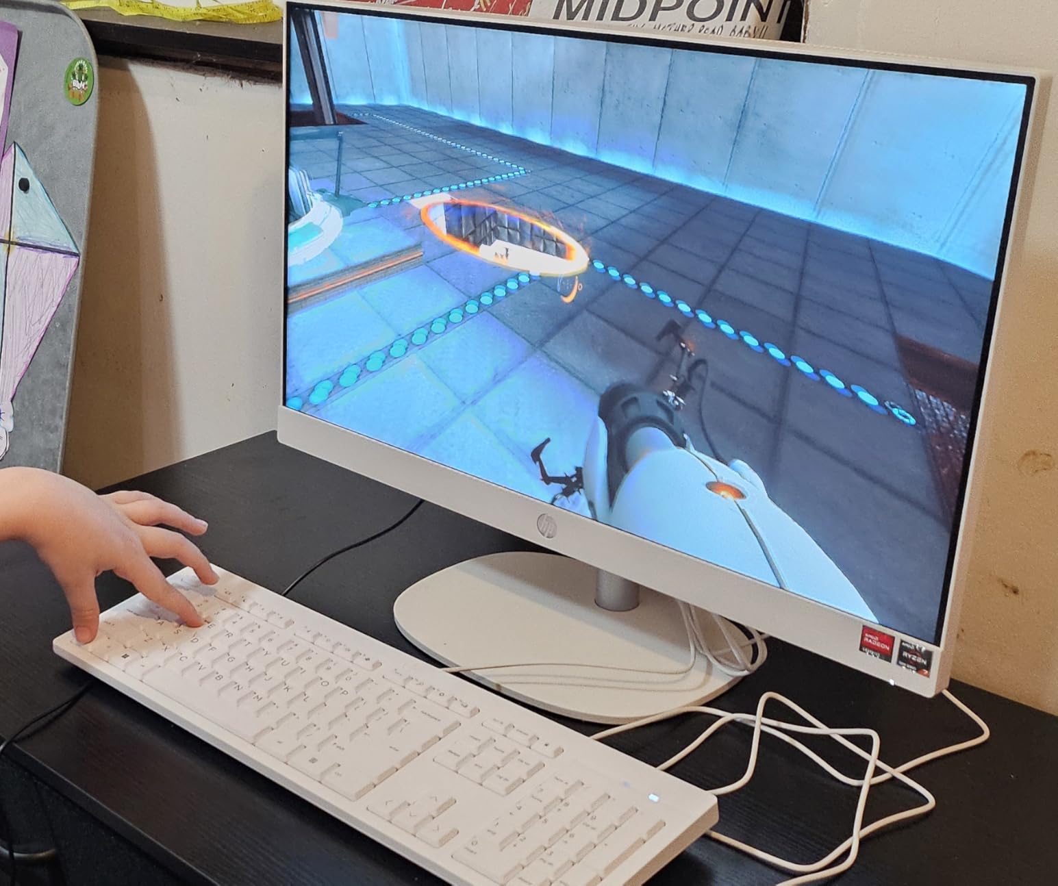 HP 24 inch All-in-One Desktop PC, FHD Display, AMD Ryzen 7 7730U, 16 GB RAM, 512 GB SSD, AMD Radeon Graphics, Windows 11 Home, 24-cr0032 (2024) customer photo 2