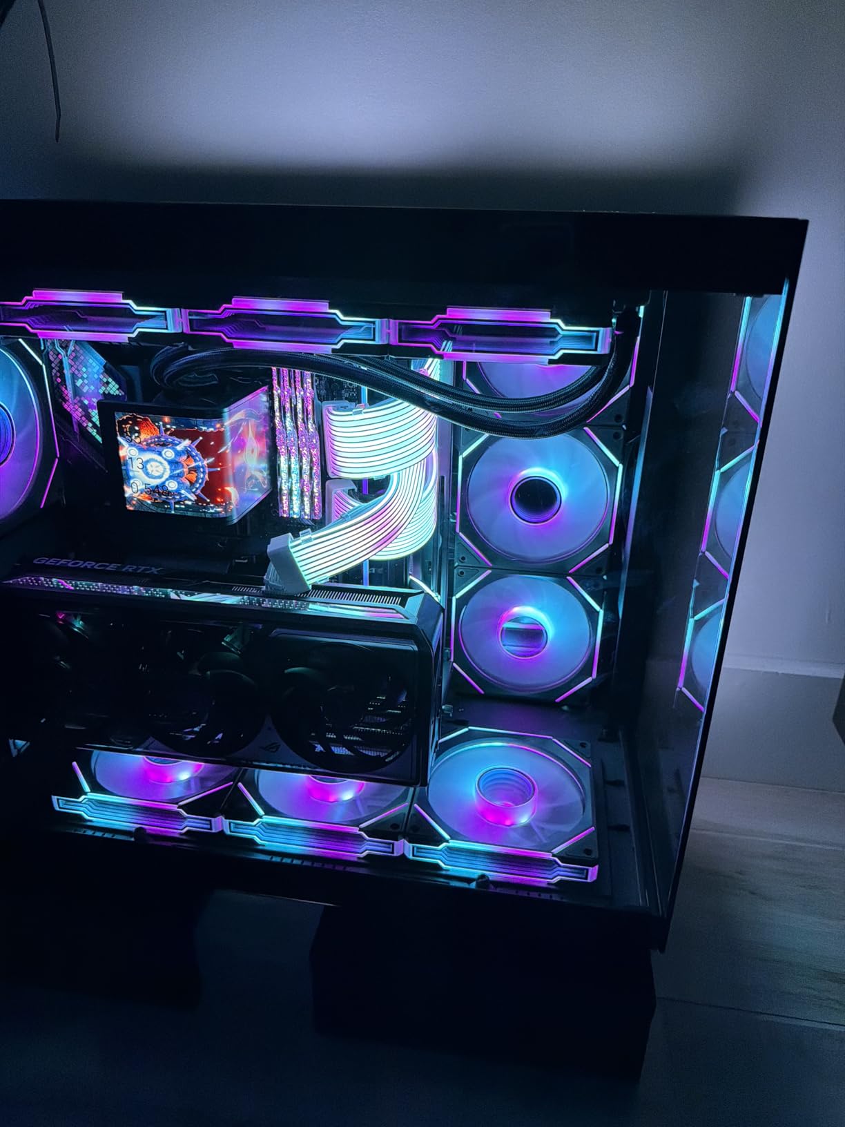 Intel Core Ultra 9 Desktop Processor 285K - 24 cores (8 P-cores + 16 E-cores) and 24 threads - Up to 5.7 GHz unlocked - 40 MB Cache customer photo 1