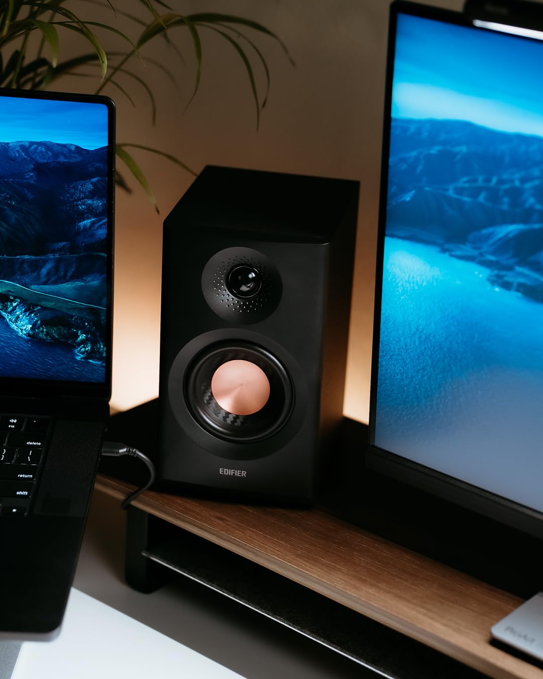 Edifier MR3 Powered Studio Monitor Speakers, Hi-Res Audio Certified Bluetooth V5.4 Active Bookshelf Loudspeakers, 2.0 Computer Speaker with Headphone Output RCA AUX Balanced TRS Input - Black (Pair) customer photo 2