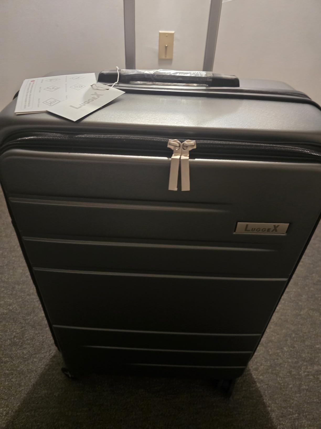 Carry On Luggage 22x14x9 Airline Approved, FLO5 Expandable Polycarbonate Suitcase with Front Pocket (FX-Core, Black, 20 Inch) customer photo 1