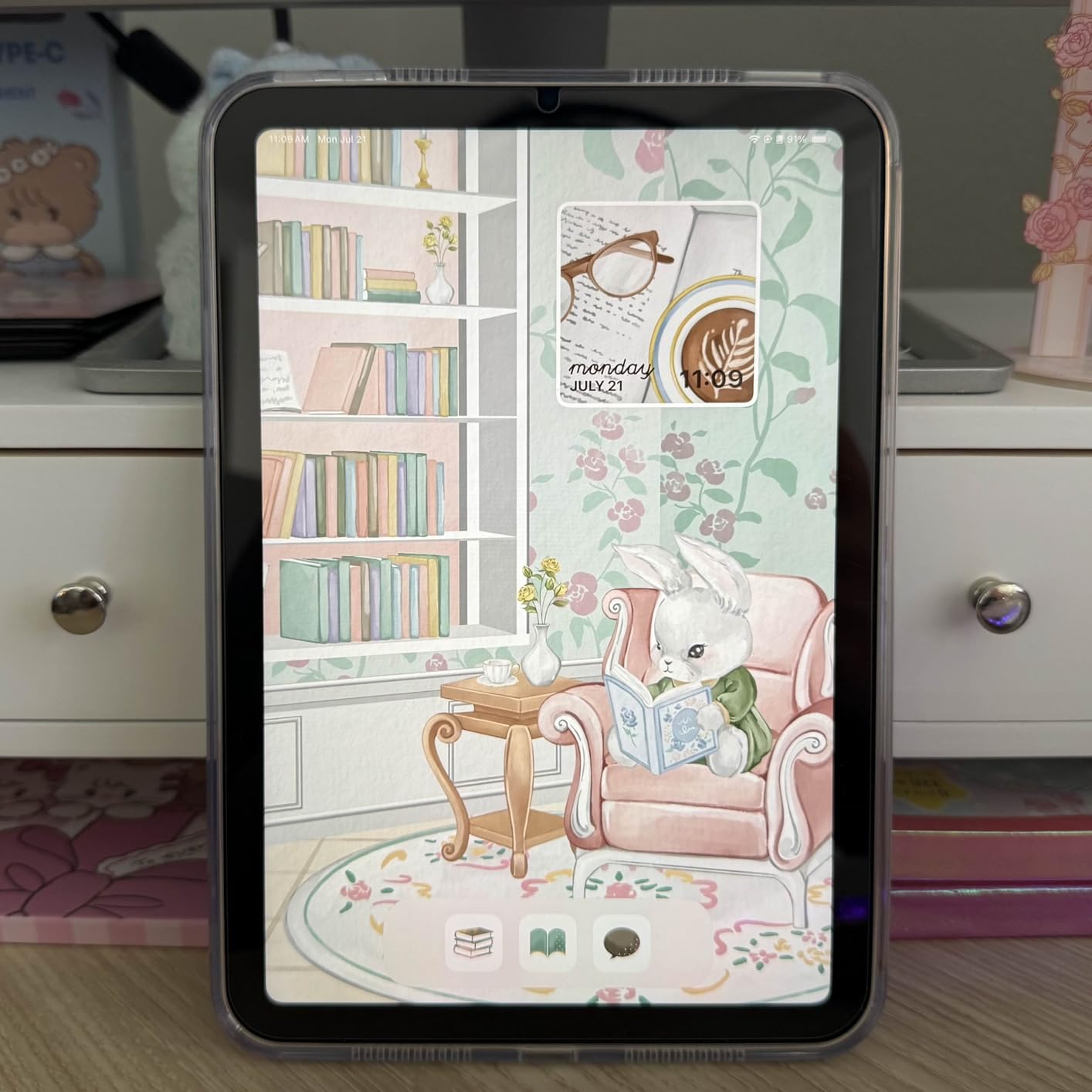 iPad mini (A17 Pro): Apple Intelligence, 8.3-inch Liquid Retina Display, 128GB, Wi-Fi 6E, 12MP Front/12MP Back Camera, Touch ID, All-Day Battery Life - Blue customer photo 2