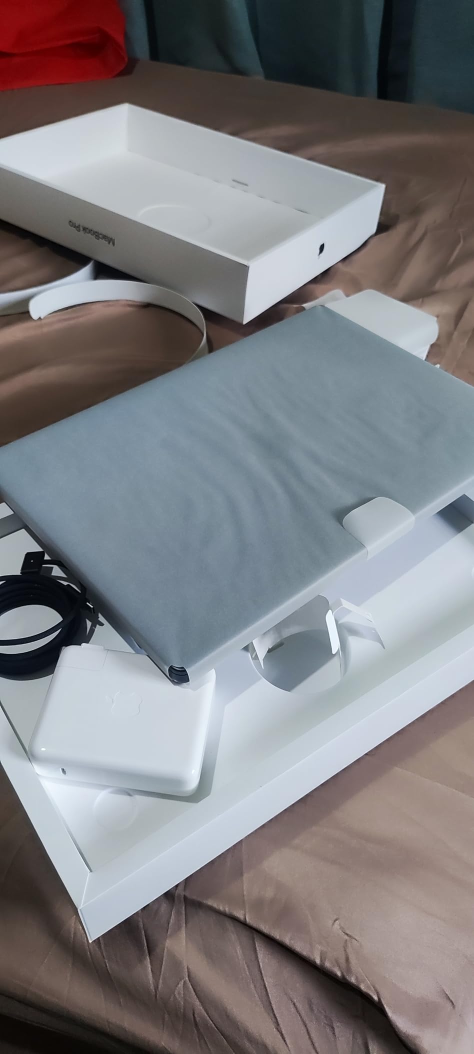 Apple 2024 MacBook Pro Laptop with M4 Max, 14-core CPU, 32-core GPU: Built for Apple Intelligence, 16.2-inch Liquid Retina XDR Display, 36GB Unified Memory, 1TB SSD Storage; Space Black customer photo 1