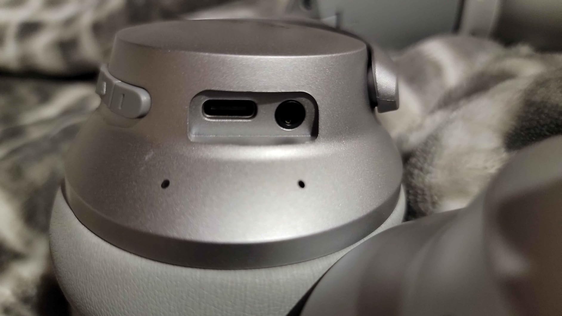 Soundcore Anker Life Q20 Hybrid Active Noise Cancelling Headphones, Wireless Over Ear Bluetooth Headphones, 60H Playtime, Hi-Res Audio, Deep Bass, Foam Ear Cups, Travel, Office, USB-C Charging customer photo 2