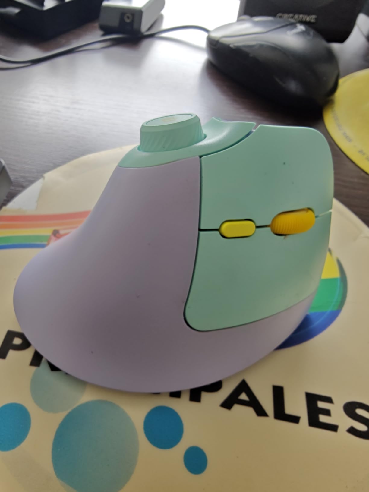 seenda Ergonomic Mouse Wireless, MOU-302 Bluetooth Vertical Mouse Rechargeable, Volume Knob, Quiet Mice with 1000/1600/2400 DPI, 3 Multi-Device Connectivity for Computer/PC/Laptop/Mac, Black customer photo 1