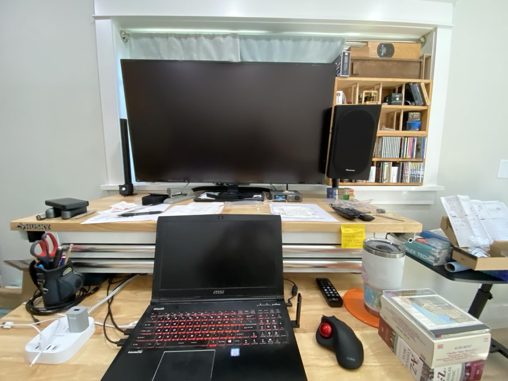 WALI Quad Monitor Mount for 13-27 Inch Screens, Fully Adjustable 4 Monitor Stand with Swivel, Tilt, Rotation, Clamp & Grommet Base Kit, Max Load 22lbs per Screen (M004S), Black customer photo 1