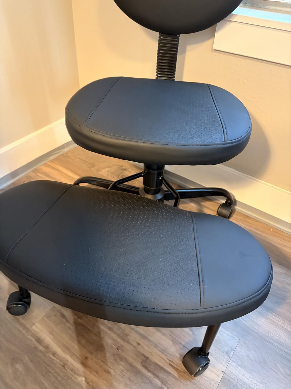 Primy Criss Cross Office Chair - ADHD Cross Legged Chair with Wheels - Adjustable Height Ergonomic Kneeling Desk Chairs for Meditation Yoga Home Office with Backrest, 360°Rotating Footrest - Black customer photo 2