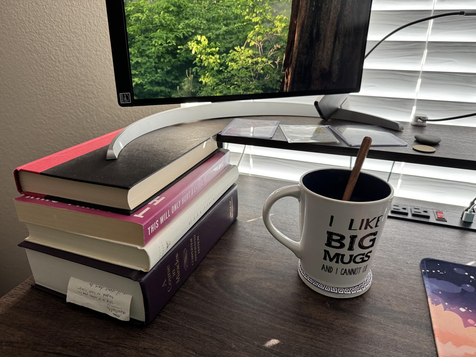 LG 27UP650K-W 27-inch Ultrafine 4K UHD (3840 x 2160) IPS Computer Monitor, 60Hz, 5ms, DisplayHDR 400, Reader Mode, Flicker Safe, HDMI, DisplayPort, Tilt/Height/Pivot Adjustable Stand, White customer photo 1