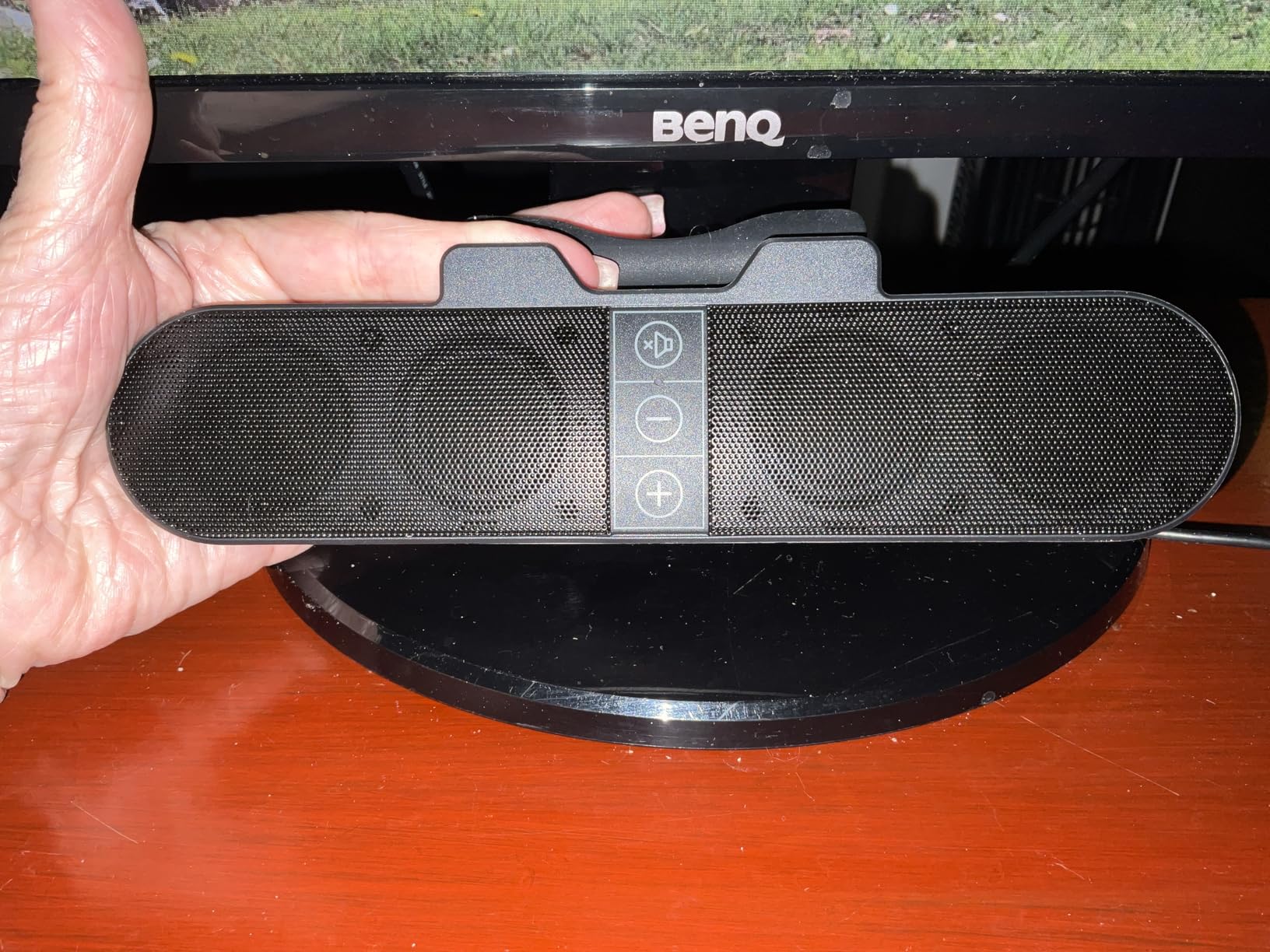 Computer Speakers for Desktop PC Monitor, USB Plug-in, Wired, Computer Soundbar for PC, Laptop Speakers with Adaptive-Channel-Switching, Loud Sound, Deep Bass, USB C Adapter, Easy to Clip on Monitor customer photo 1