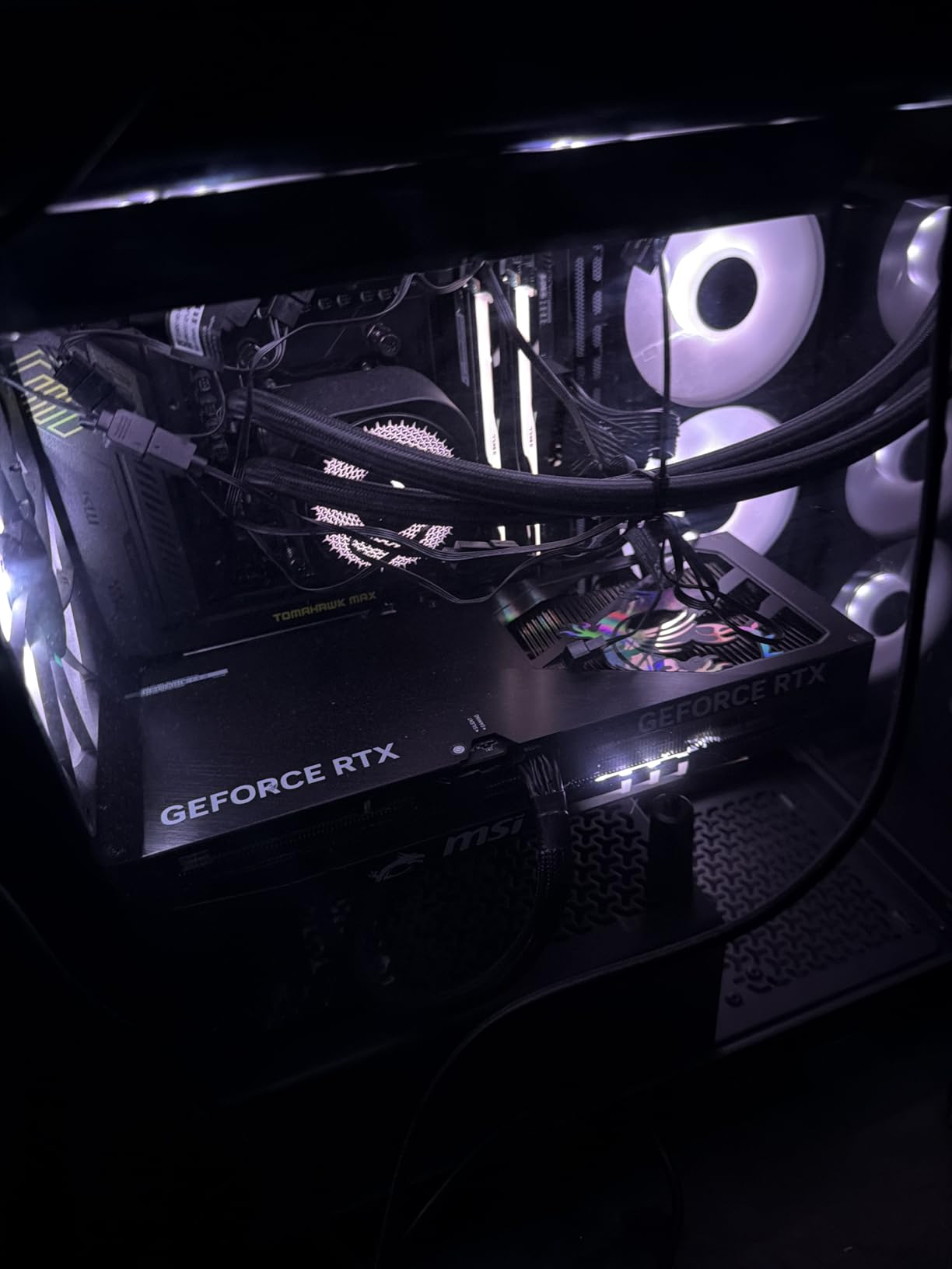 MSI MAG B850 Tomahawk MAX WiFi Motherboard, ATX - Supports AMD Ryzen 9000/8000 / 7000 Processors, AM5-80A SPS VRM, DDR5 Memory Boost 8400+ MT/s (OC), PCIe 5.0 x16, M.2 Gen5, Wi-Fi 7, 5G LAN customer photo 1