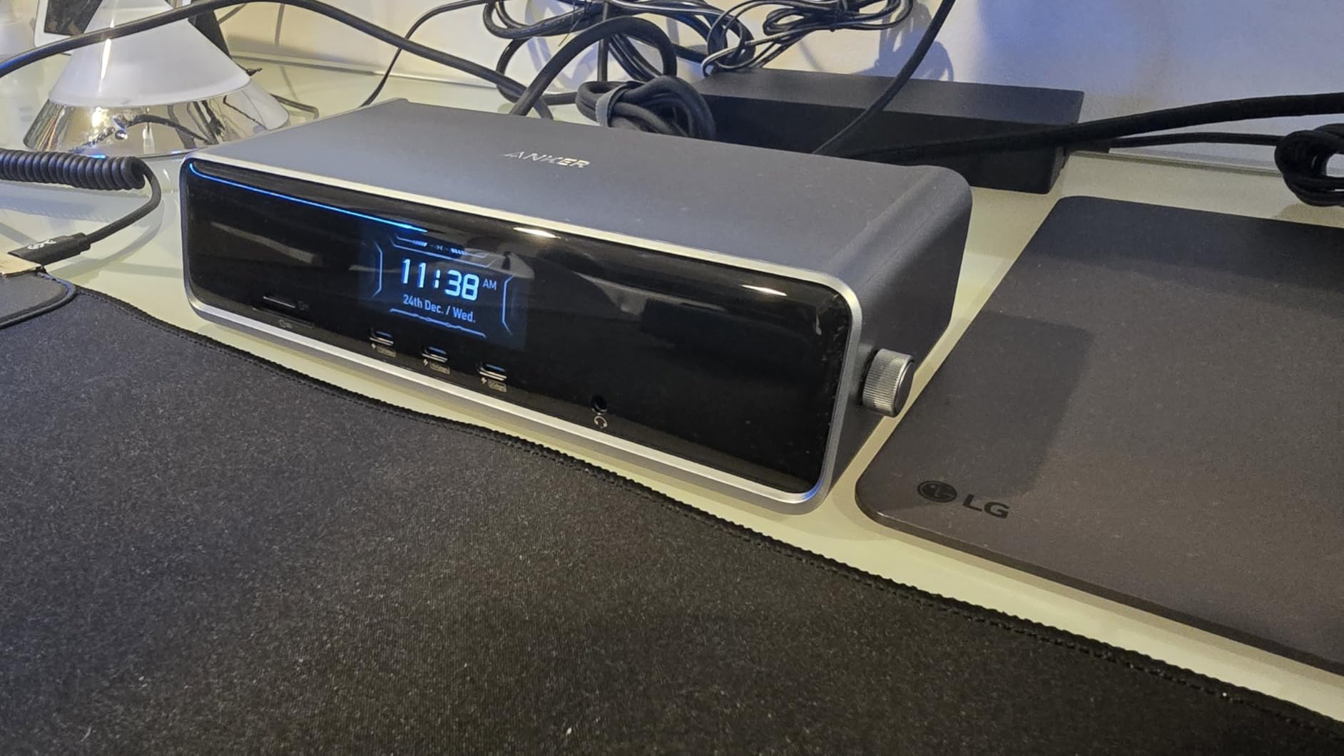 Anker Prime Docking Station (DL7400), 14-Port Triple Display with DisplayLink, 140W Max, Smart Display, Triple 4K 60Hz, Cooling Fan, for macOS and Windows (The Latest DisplayLink Driver Required) customer photo 2