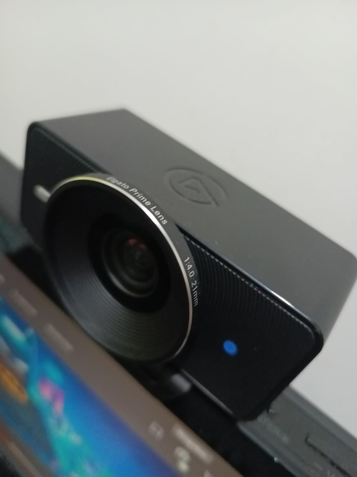 Elgato Facecam 4K - 4K60 Studio Webcam, DSLR-Like Control, Cinematic Effects, 49mm Lens Filters, HDR, Uncompressed Video, Optimized Focus Area | USB-C for PC & Mac customer photo 1