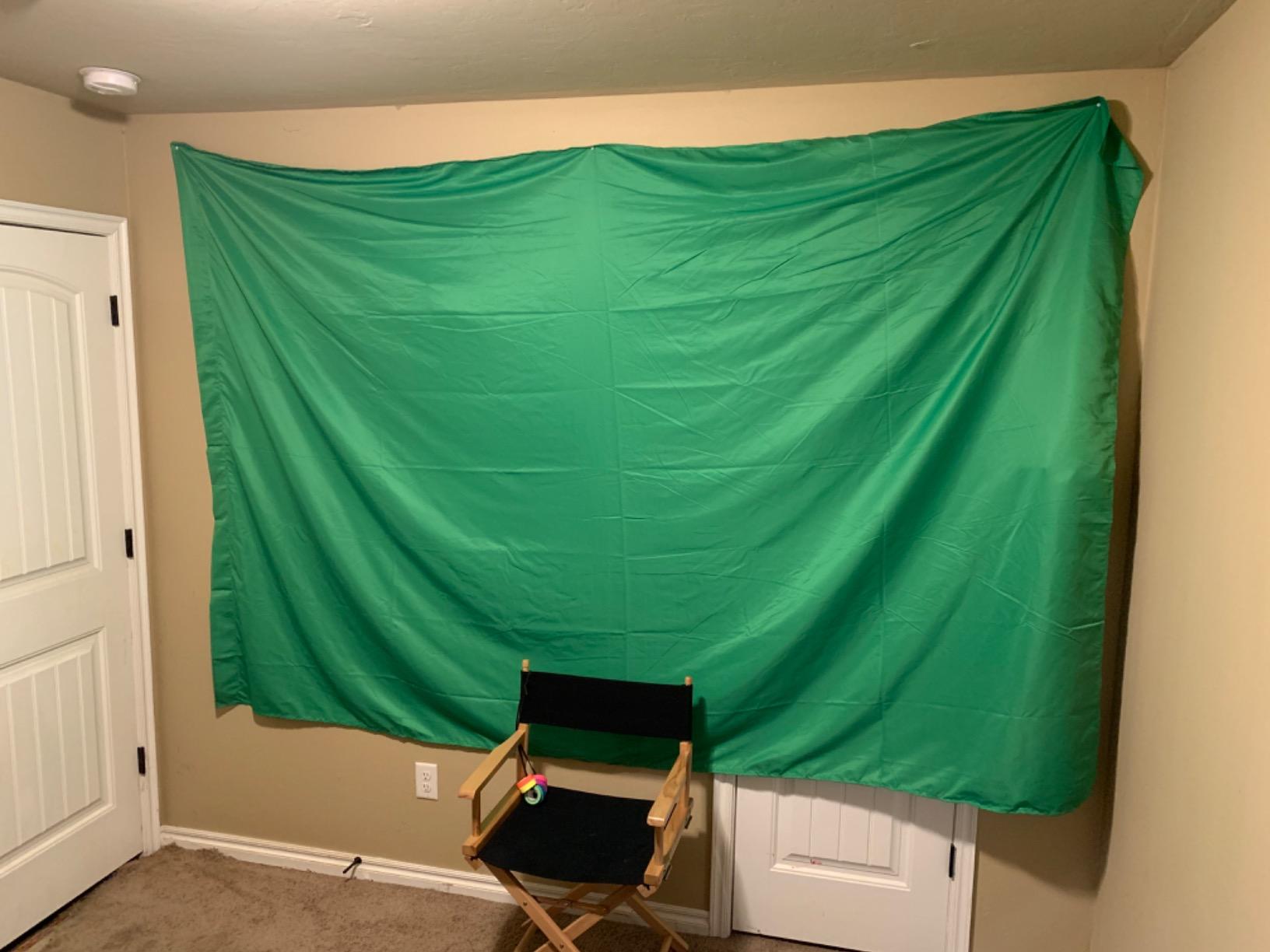 UTEBIT Green Screen Backdrop, 3.3X5 ft Photography Chroma Key Greenscreen Background Sheet for Background Removal, Thick Polyester Fabric Cloth Sheet for Photoshoot Video, Live Streaming (Backdrop Only) customer photo 2