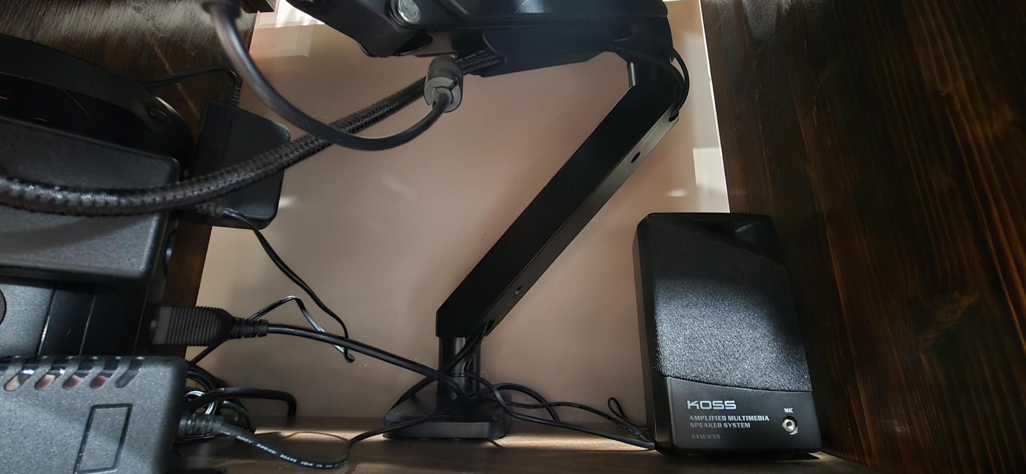 MOUNTUP Heavy Duty Single Monitor Arm for 42 40 39 34 32 27Inch Screens, Monitor Stand for Desk Supports 4.4-33 lbs, Height Adjustable Ultrawide Monitors Mount with C-Clamp & Grommet Base customer photo 2