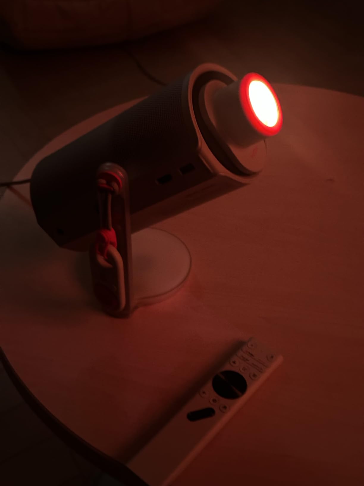 XGIMI MoGo 4 Laser Portable Projector with 4 Filters, 550 ISO Lumens, 360° Built-in Stand, Built-in Battery, 2.5H Movie Time, Google TV with Licensed Netflix, 2×6W Harman Kardon customer photo 2