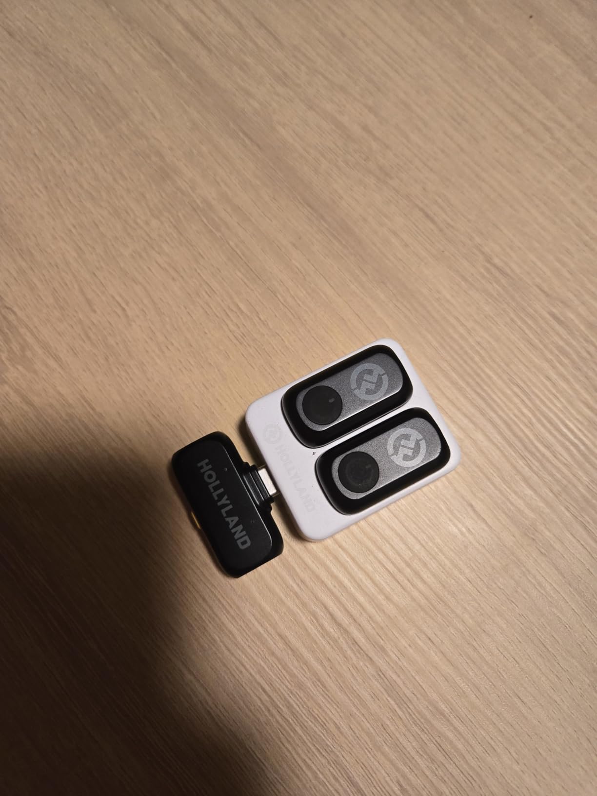 Hollyland Lark A1 Wireless Microphone for iPhone & Android, 48kHz/24-bit Studio Audio, 3-Level Noise Cancellation, 200m Range, Magnetic Mini Mic for Video Recording & Live Streaming (2TX + USB-C RX) customer photo 1