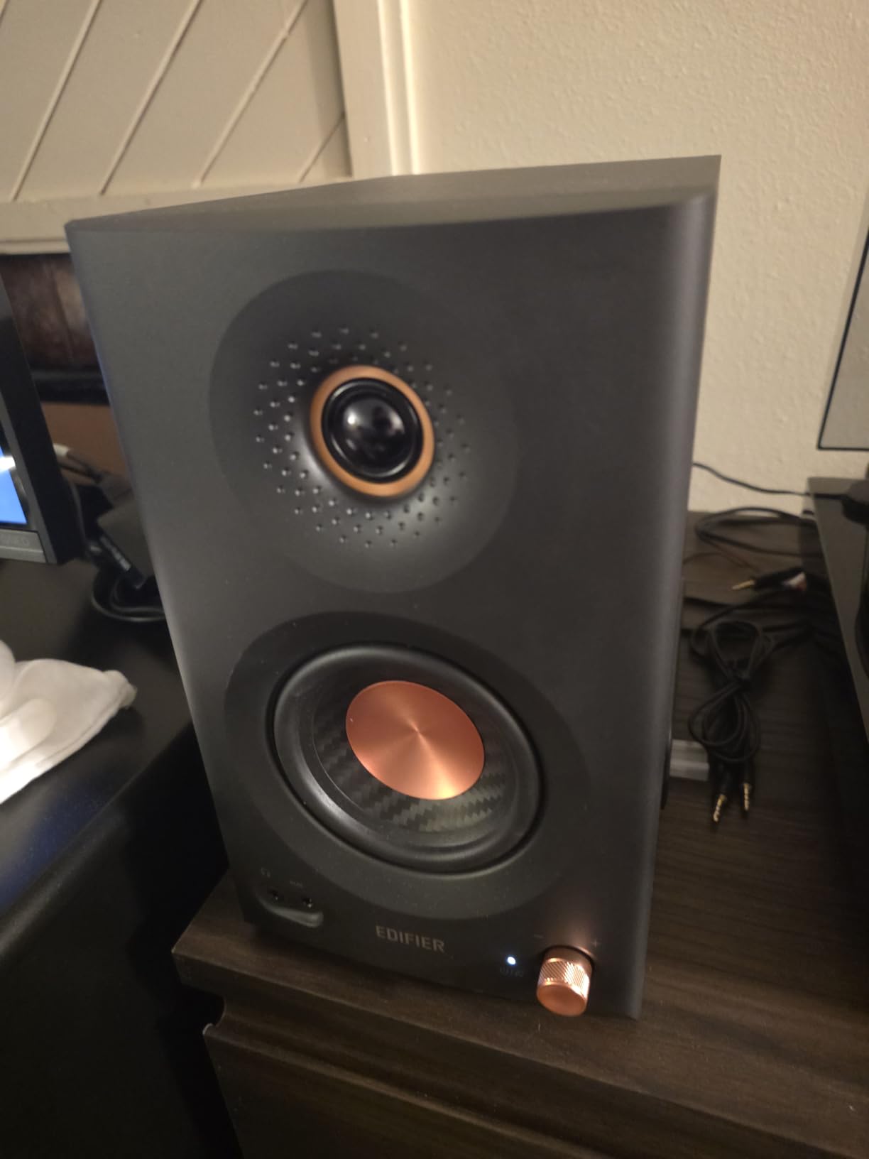 Edifier MR5 2.0 Studio Monitor Bookshelf Speakers, 110W(RMS), Hi-Res Audio, Bluetooth 6.0, 3-Way Active Design, Room Compensation, XLR/TRS/RCA Inputs, Compact Size for Home Studio & Music - Black customer photo 1