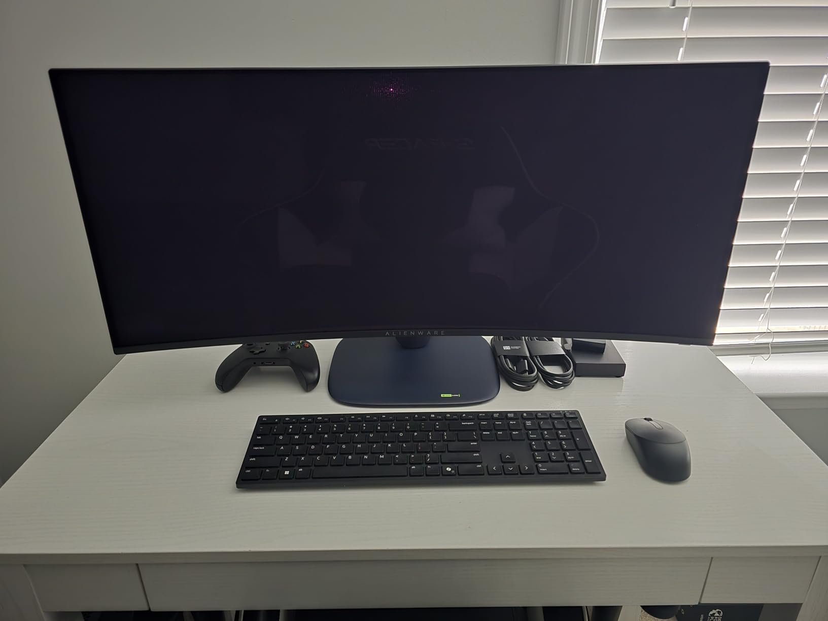 Alienware 34 240Hz QD-OLED Curved Gaming Monitor - AW3425DW - 34.2-inch WQHD (3440 x 1440) 0.03ms Display, 1800R Curve, AMD FreeSync Premium Pro, VESA AdaptiveSync, DisplayHDR TrueBlack 400 customer photo 1