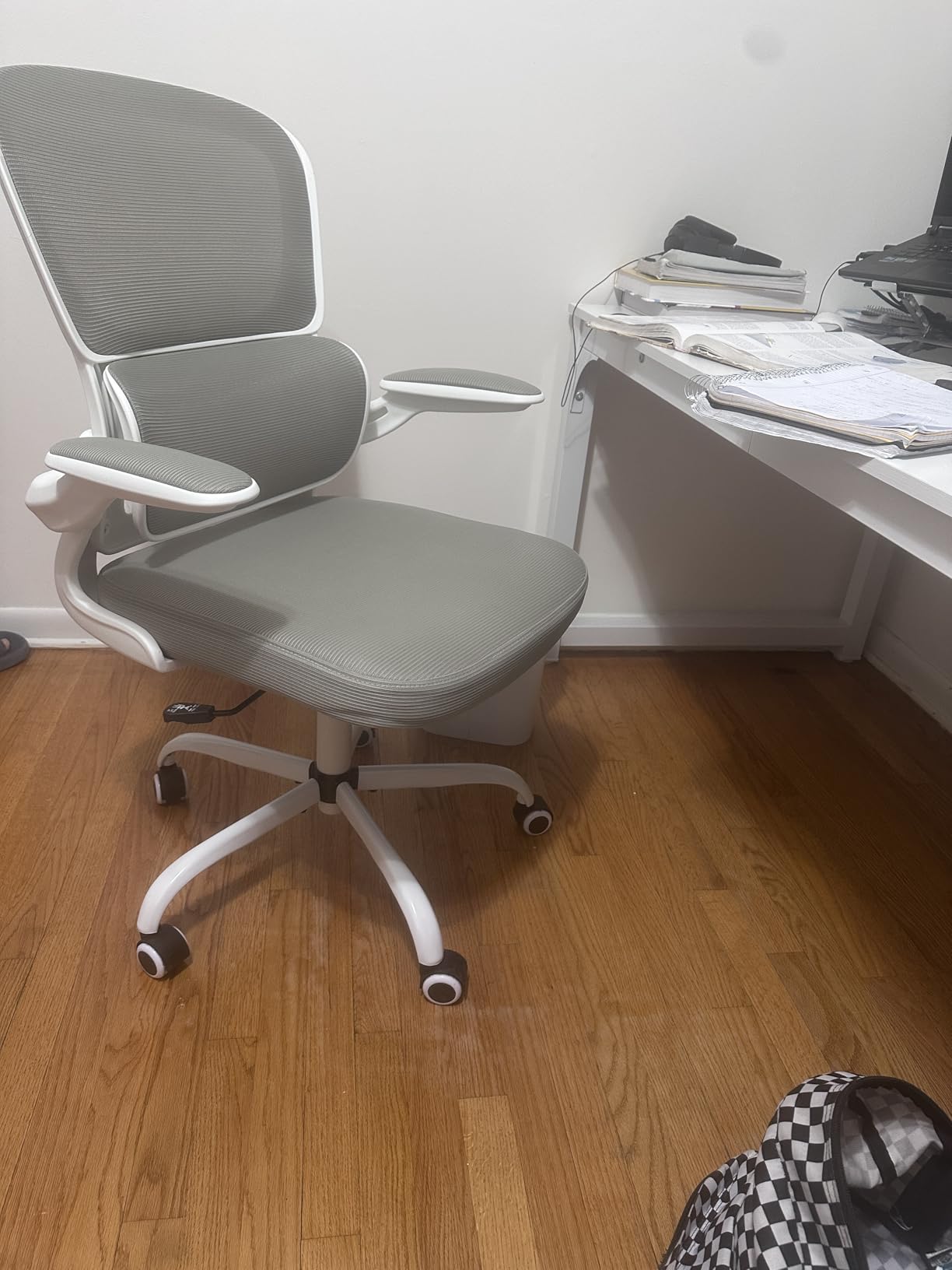 BESTFAIR Office Chair Ergonomic Desk Chair, Breathable Mesh Comfy Chair with Lumbar Support, Computer Chair, Home Desk Chair with Flip-up Armrests, Gaming Chair for Adults Home Office customer photo 2