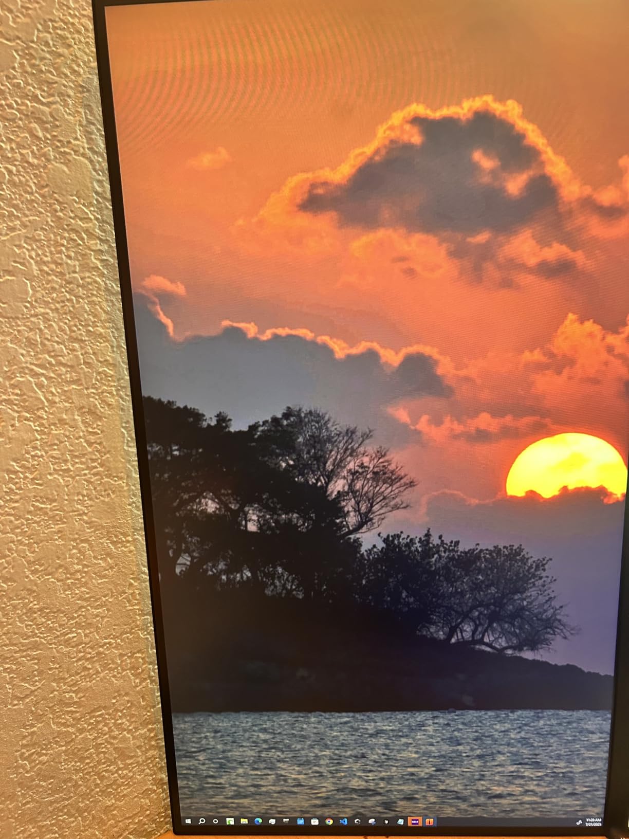 KOORUI 27 Inch Gaming Office Monitor 144Hz IPS Display, FHD 1080P with FreeSync, Eye Care TÜV Rheinland Certified with Slim Bezels, HDMI VGA Ports, Ergonomic Tilt, VESA Mount, Black customer photo 1