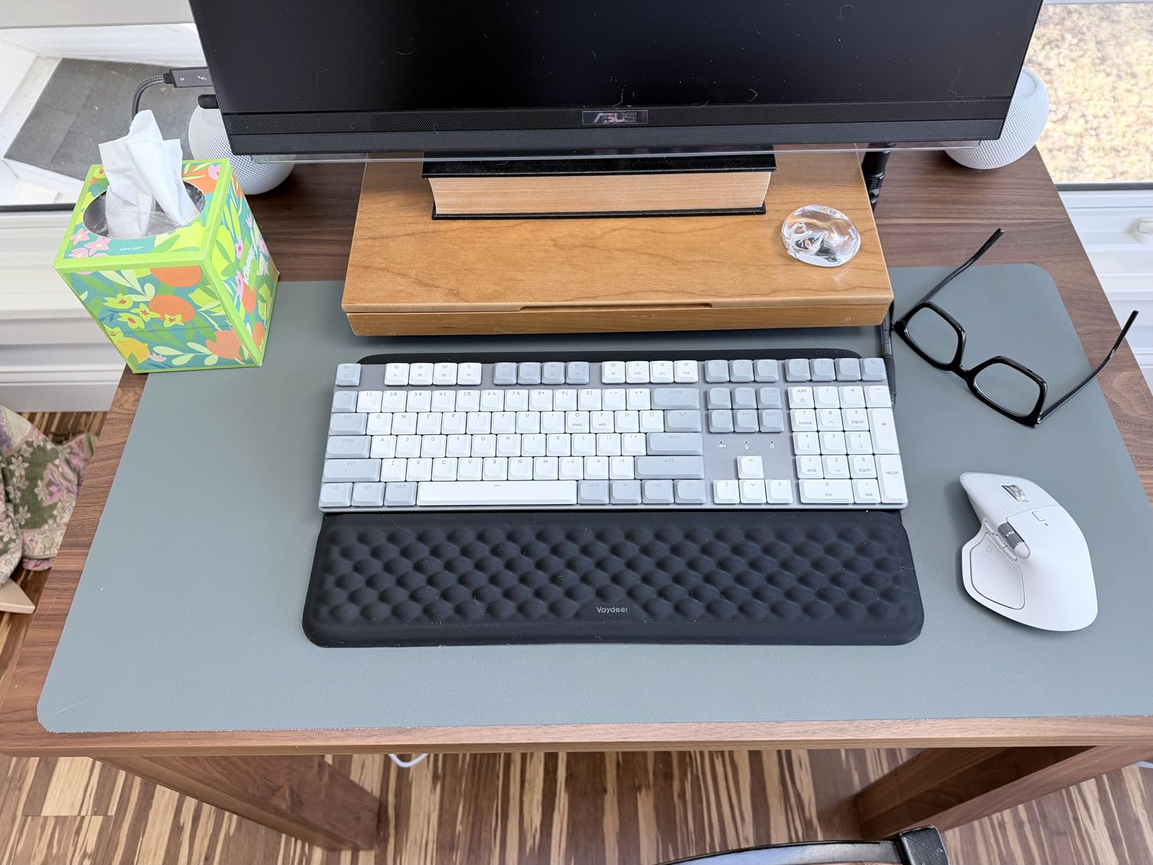 MX Master 4, Ergonomic Wireless Mouse with Advanced Performance Haptic Feedback, Ultra-Fast Scrolling, USB-C Charging, Bluetooth, Windows, MacOS - Graphite customer photo 1