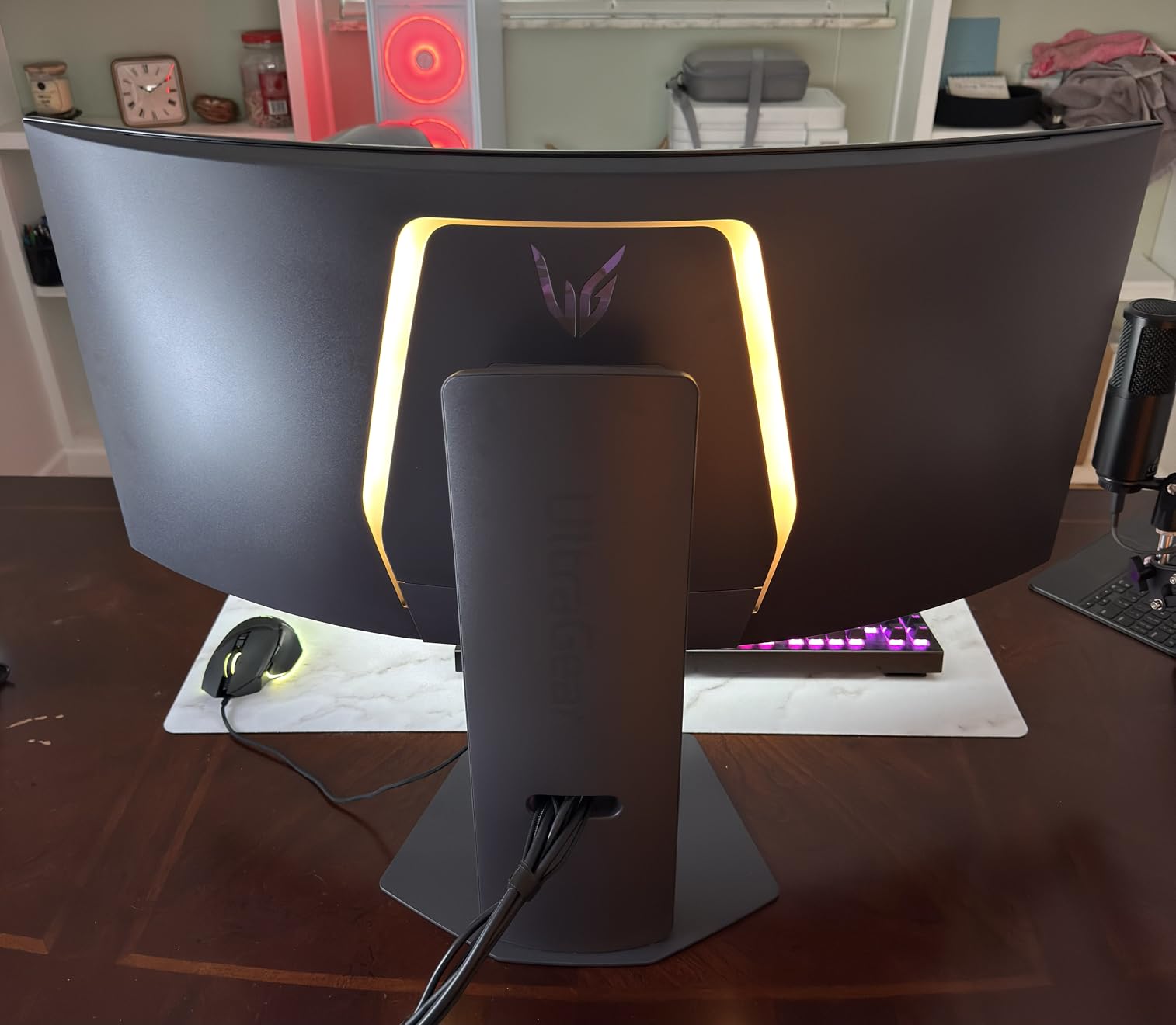 LG 34GX900A-B 34-Inch Ultragear WQHD (3440 x 1440) OLED Curved Gaming Monitor, 240Hz, 0.03ms, NVIDIA G-Sync, VESA DisplayHDR True Black 400, HDMI 2.1, DisplayPort, USB Type-C PD 65W, Black customer photo 2