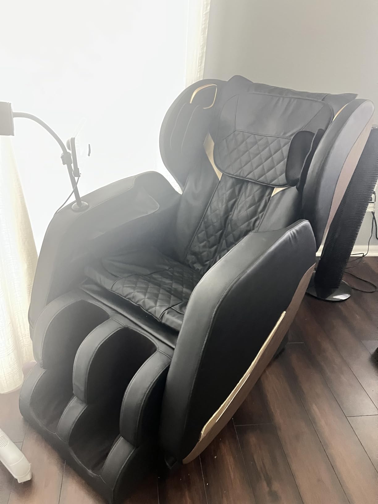 2026 Massage Chair, Massage Chairs Full Body and Recliner with 10 Fixed Points, Zero Gravity, Wood Grain Leather, Foot Massage, Airbags, Lumbar Heating, Bluetooth and Control Screen (Elegant Black) customer photo 1