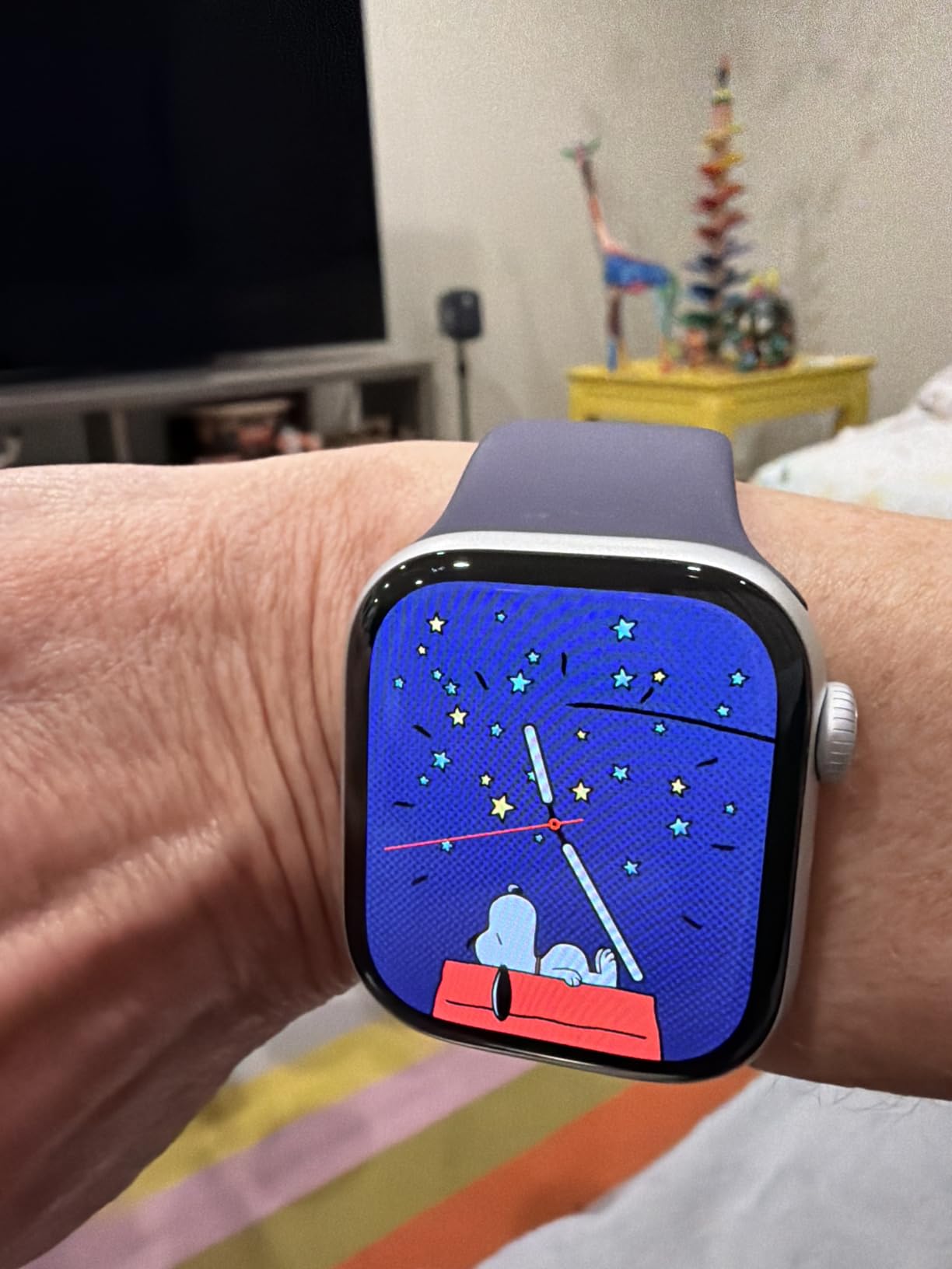 Apple Watch Series 11 [GPS 42mm] Smartwatch with Jet Black Aluminum Case with Black Sport Band - S/M customer photo 2