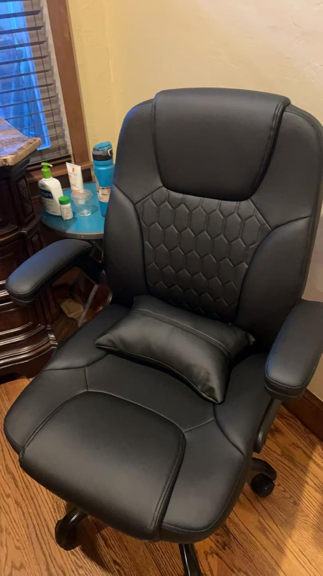 Executive Office Chair PU, Leather Office Chair with Wheels, 360 Degree Swivel Rolling Chair with Padded Arms, Ergonomic Computer Chair with Lumbar Support for Short People Use (Black) customer photo 2
