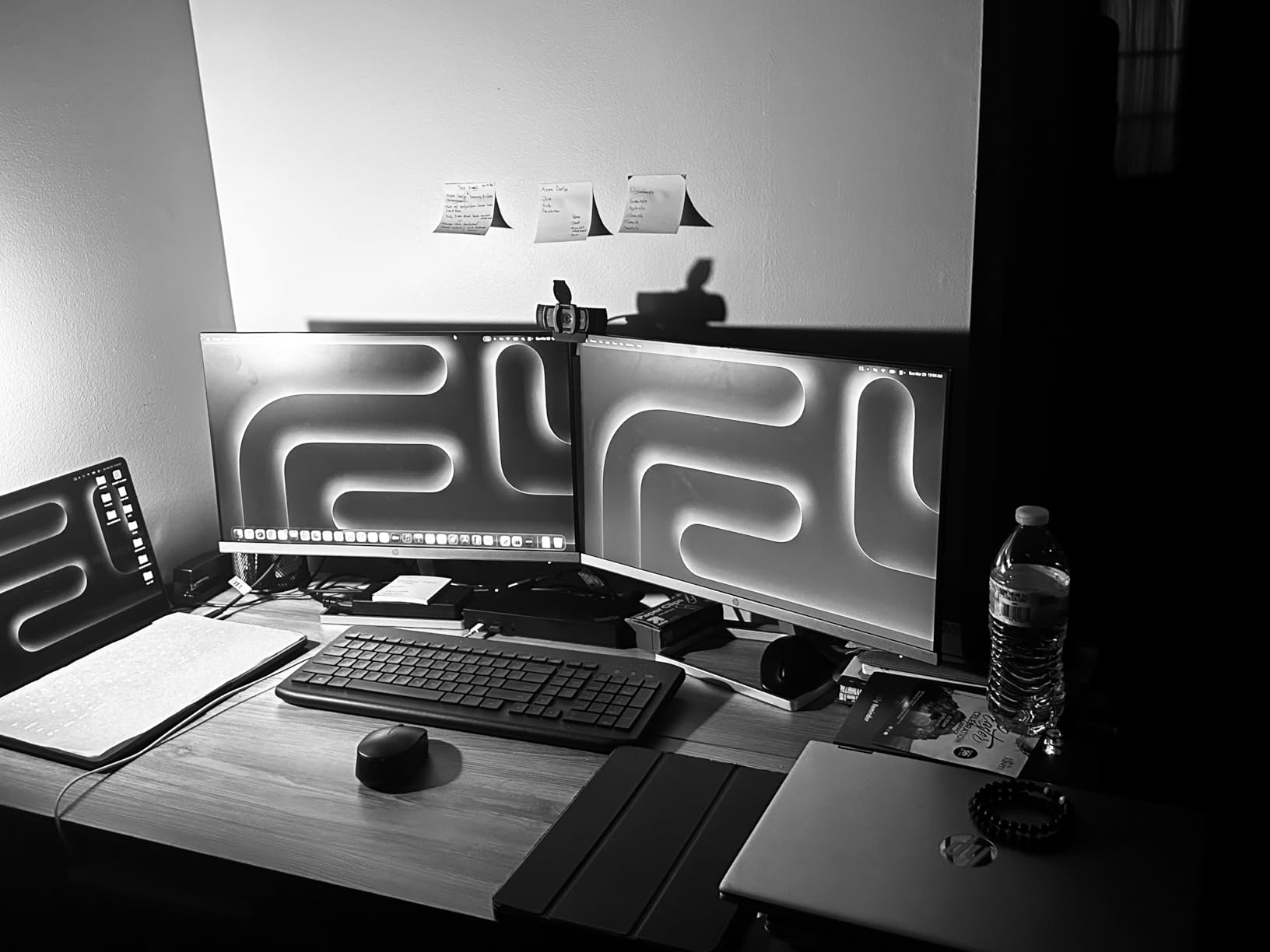 2025 MacBook Pro Laptop with Apple M5 chip with 10-core CPU and 10-core GPU: Built for AI, 14.2-inch Liquid Retina XDR Display, 16GB Unified Memory, 512GB SSD Storage; Space Black customer photo 2