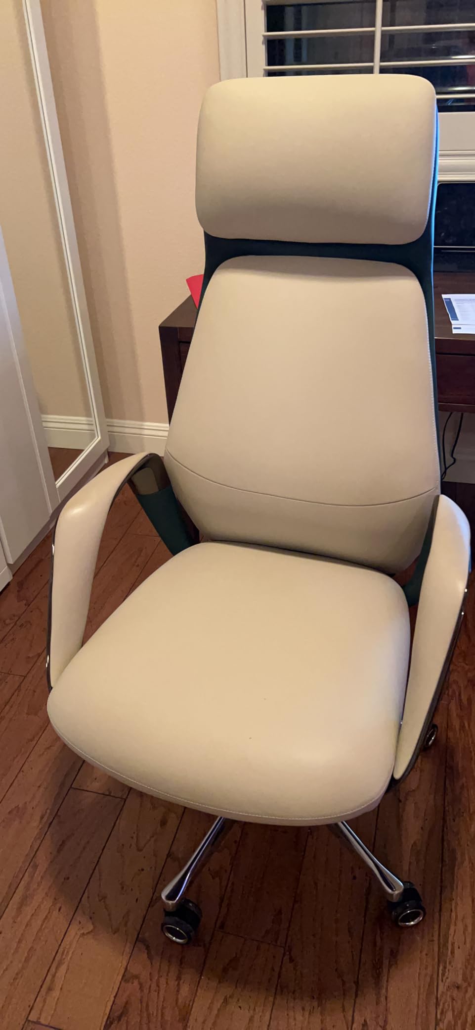 EUREKA ERGONOMIC Serene Executive Office Chair Genuine Leather Office Chair, Modern Executive Chair 135 Degree Back Support Comfy Desk Chair with Arms & Aluminum Base for Home-Brown customer photo 1