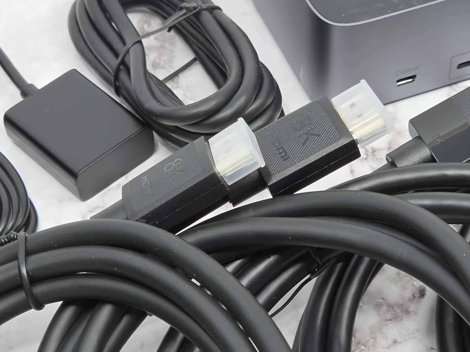 UGREEN 8K@60Hz HDMI Displayport KVM Switch 3 Monitors 2 Computers, Aluminum 4K@240Hz with 4 USB 3.0 Ports for 2 Computers Share Triple Monitors with 4 DP+2 HDMI+2 USB Cables/Power Adapter/Controller customer photo 1