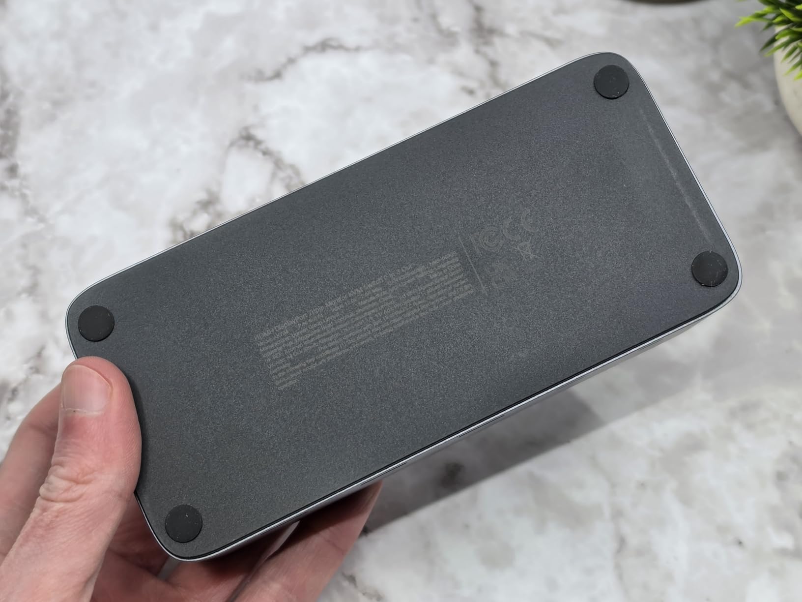 UGREEN 8K@60Hz HDMI Displayport KVM Switch 3 Monitors 2 Computers, Aluminum 4K@240Hz with 4 USB 3.0 Ports for 2 Computers Share Triple Monitors with 4 DP+2 HDMI+2 USB Cables/Power Adapter/Controller customer photo 2