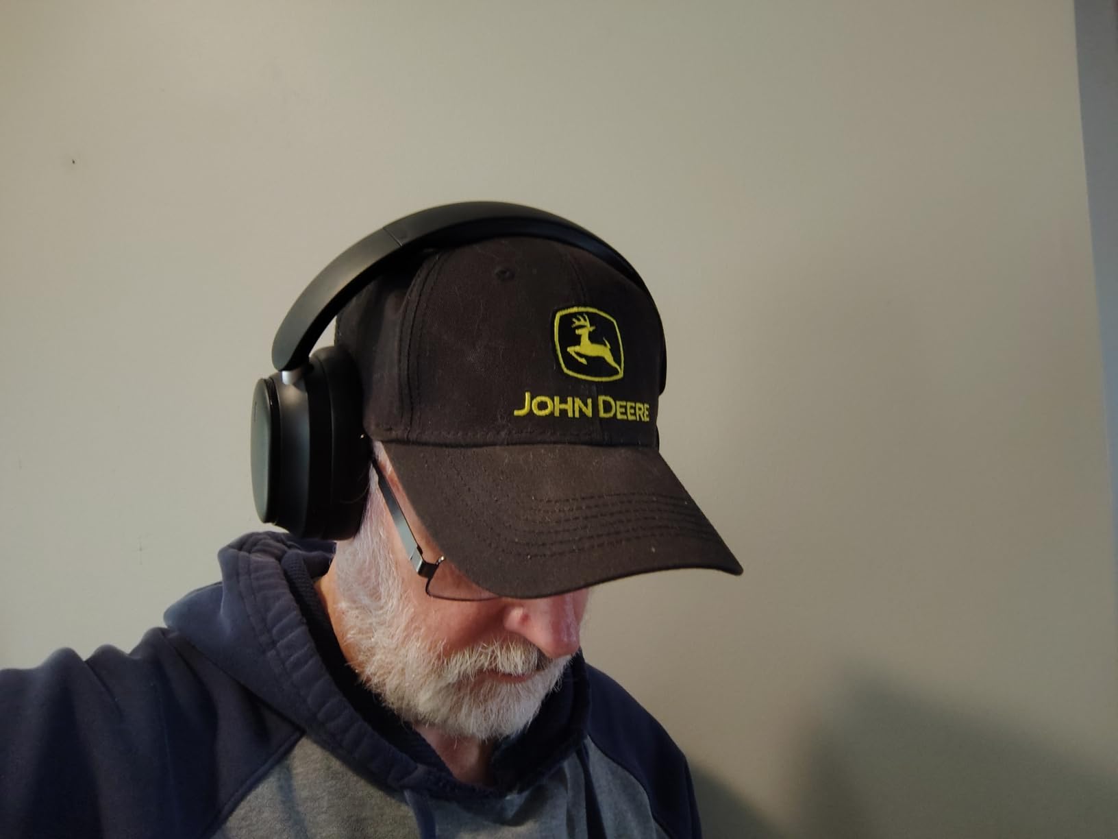 Pointcinco Hybrid Active Noise Cancelling Headphones, Over Ear Bluetooth 6.0 Wireless Headphones, 50H Playtime, Deep Bass, HiFi Stereo Sound, Lightweight Foldable for Travel, Home and Office(Black) customer photo 2