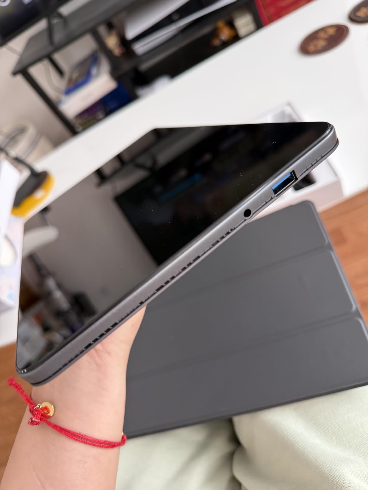 2-in-1 Laptop Tablet with Windows 11, 1 Year Office 365 Included & Magnetic Keyboard, 12