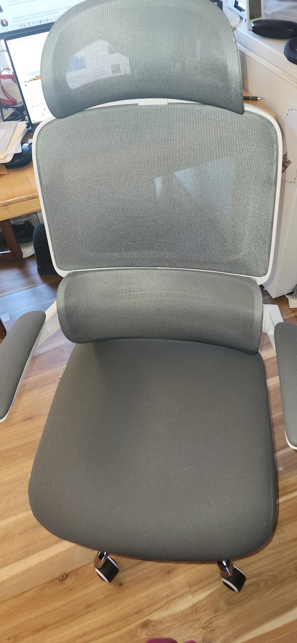 VASAGLE Ergonomic Mesh Office Chair with Adjustable Lumbar Support and Headrest, 90-105 degree Tilt Function, Wide Seat, Flip-Up Armrests customer photo 2