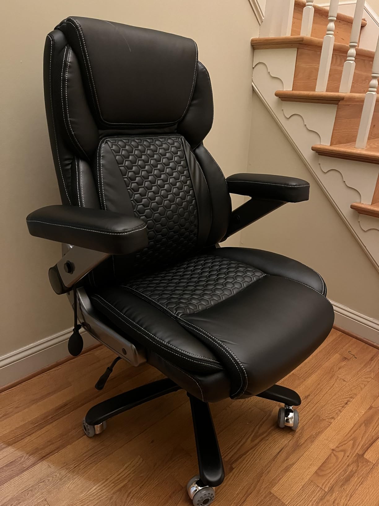 700lbs Big and Tall Office Chair - Heavy Duty Executive Desk Chair with Inflatable Lumbar Support, Extra Wide Padded Seat, Flip-up Arms, Metal Base & Quiet Rubber Wheels, High Back Ergonomic Chair customer photo 1