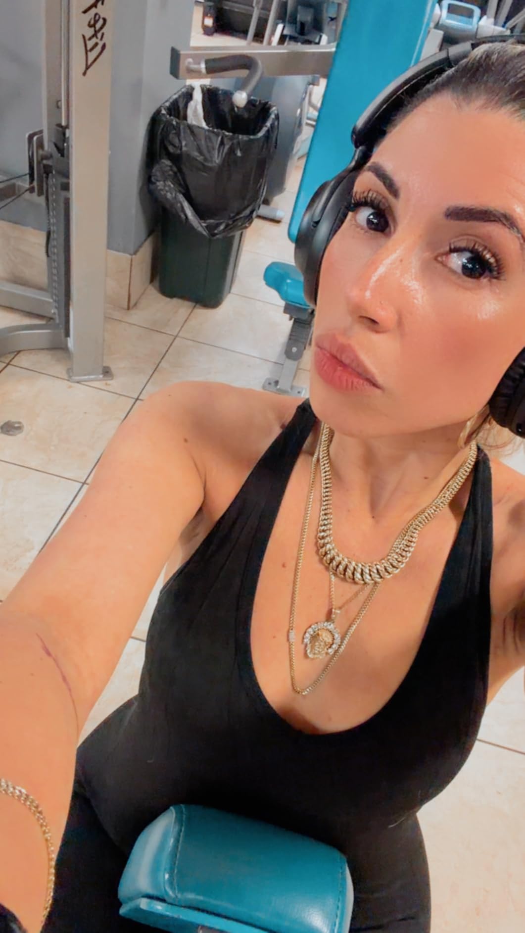 TAGRY Hybrid Active Noise Cancelling Headphones 100H Playtime Wireless Over Ear Bluetooth Headphone with Fast Charging Hi-Res Audio Comfort Earcups Headsets for Travel Home Office Phone PC Black customer photo 2