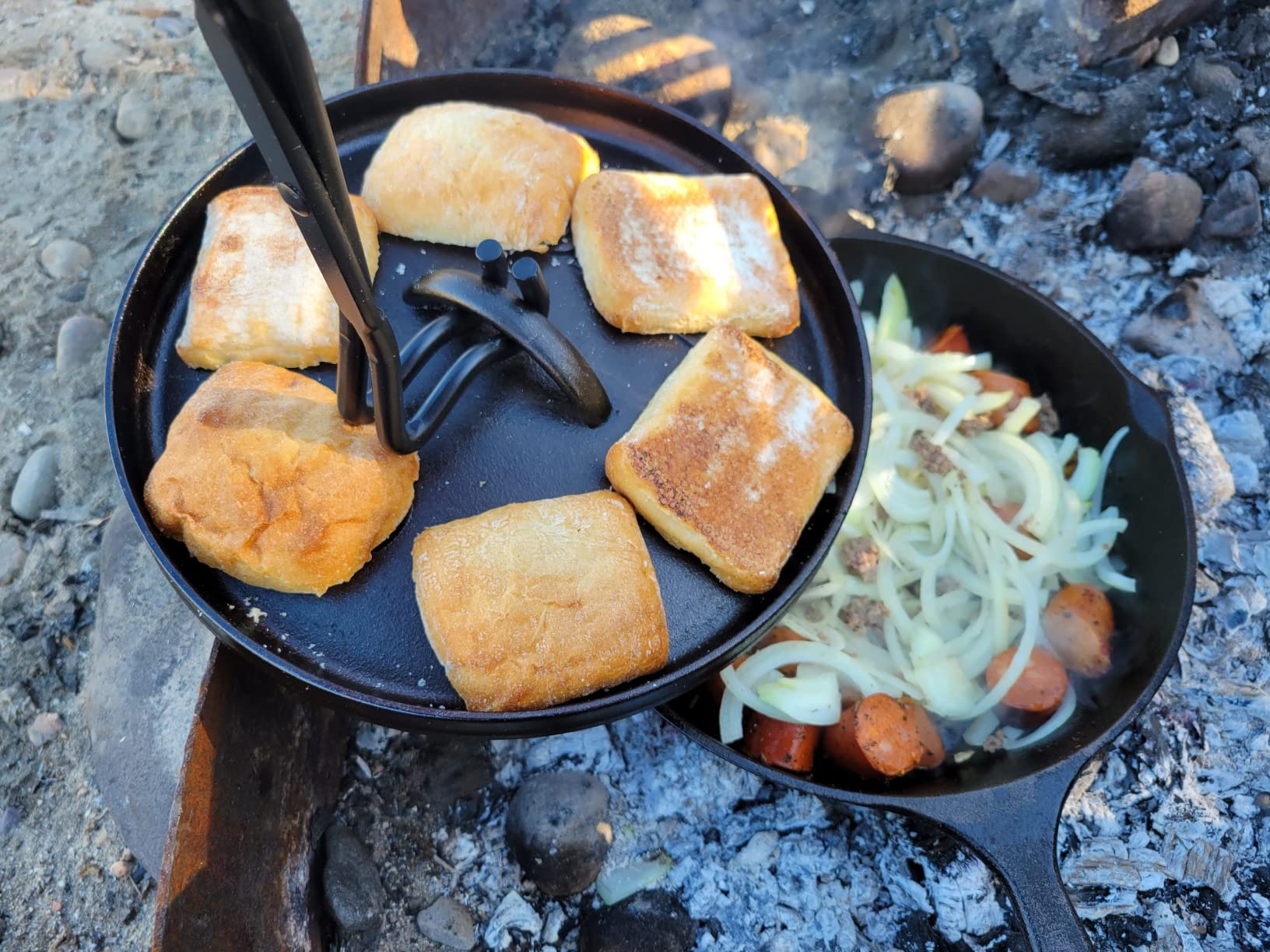 Lodge 8 Quart Pre-Seasoned Cast Iron Camp Dutch Oven with Lid - Dual Handles - Use in the Oven, on the Stove, on the Grill or over the Campfire - Black customer photo 1