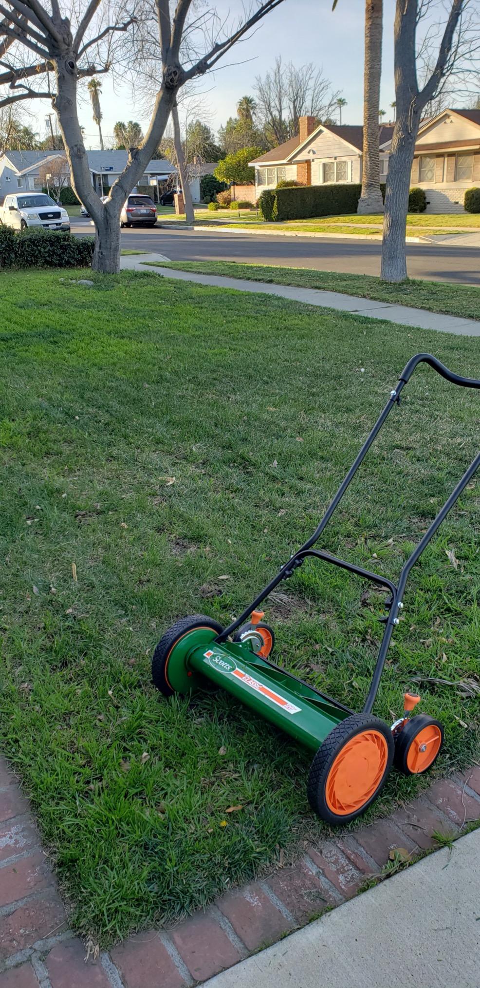 Scotts Outdoor Power Tools 304-14S 14-Inch 5-Blade Push Reel Lawn Mower, Green customer photo 1