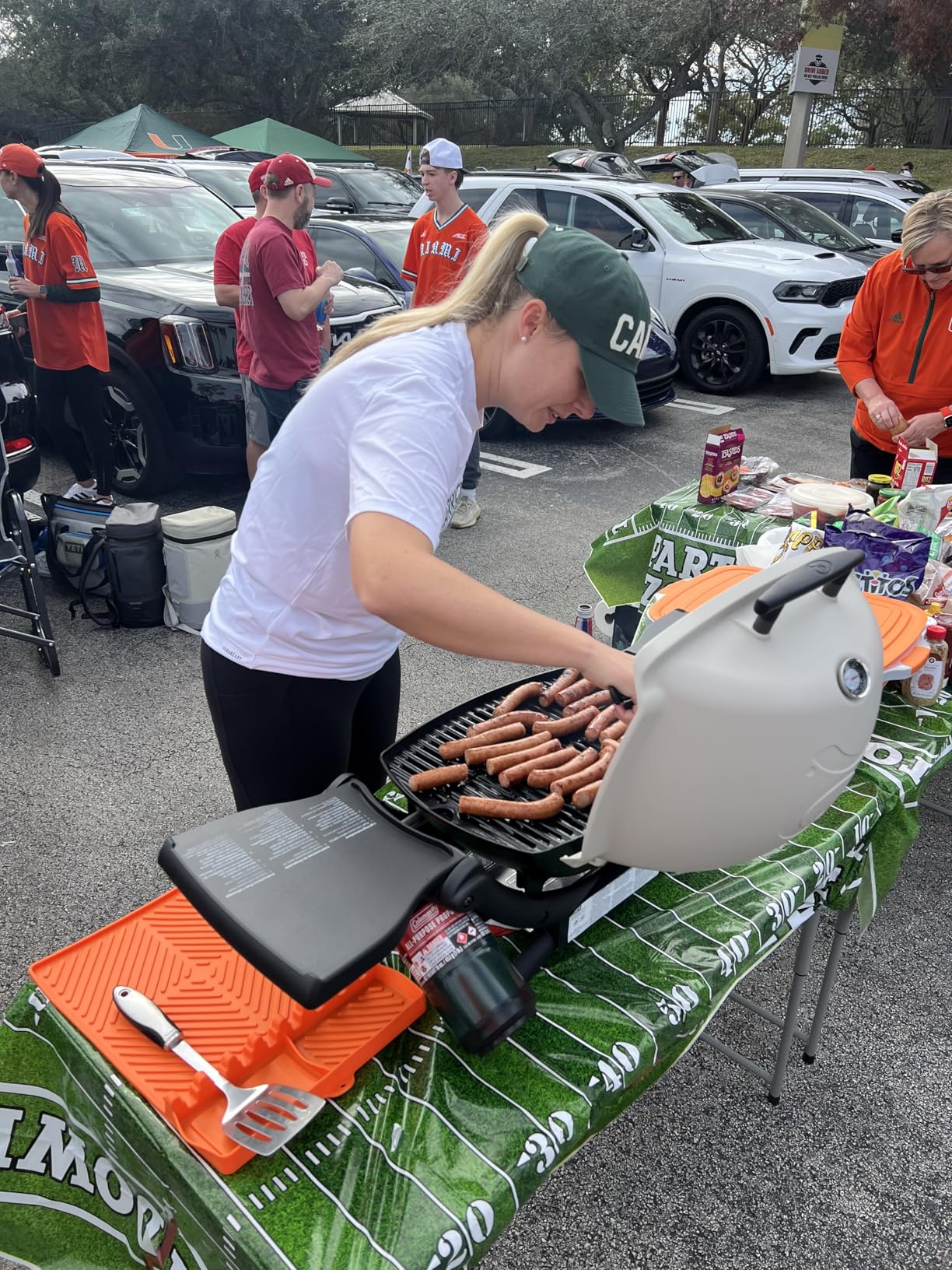 Weber Q1200 Liquid Propane Portable Gas Grill, Titanium - 1-Burner Travel and Camping Grill with Cast-Iron Grates & Electronic Ignition (8,500 BTU Burner) customer photo 1