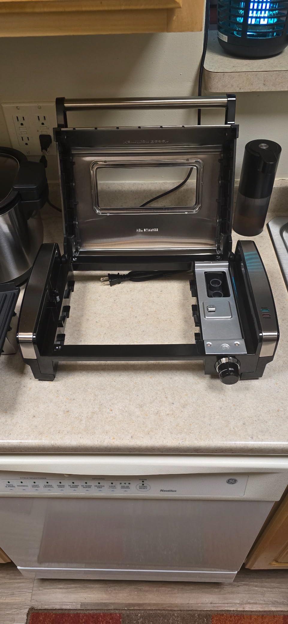Hamilton Beach Electric Indoor Searing Grill with Viewing Window, Adjustable Temperature to 450F, 118 sq. in. Surface customer photo 1