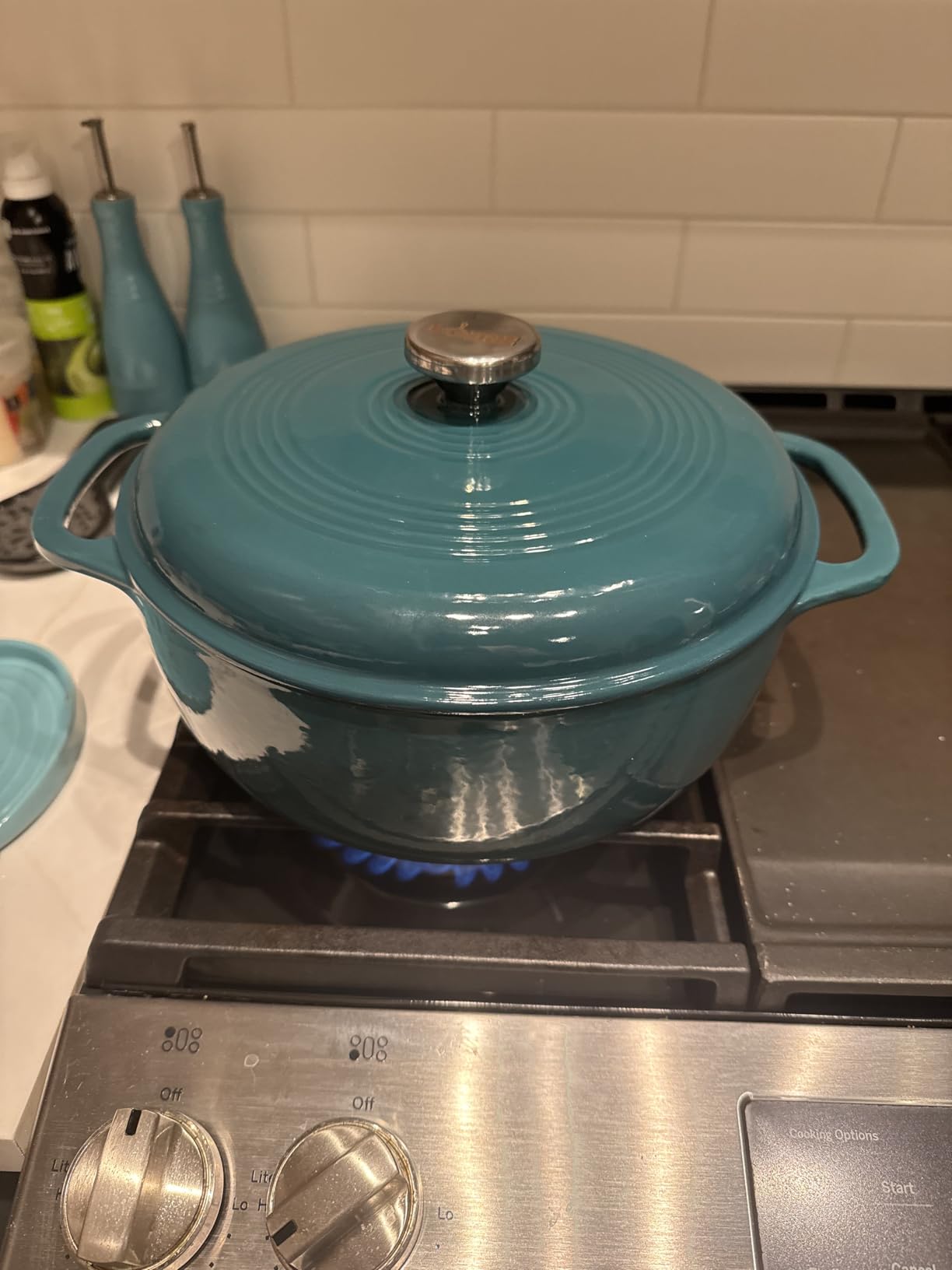 Lodge Essential Enamel Cast Iron Dutch Oven 6 Quarts - Perfect for Bread Baking, Braising, Marinating & Slow Cooking - Features Moisture-Sealing Lid & Dual Handles - Kitchen Essentials - Oyster White customer photo 2