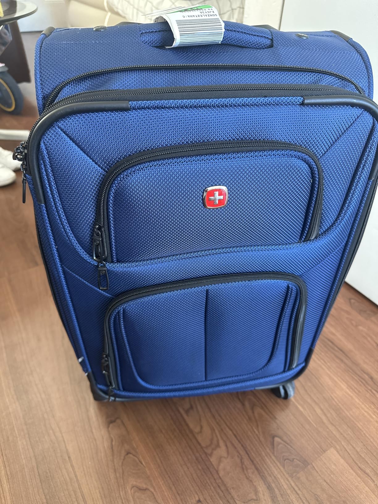 SWISSGEAR Sion Softside Expandable Spinner Luggage Durable Lightweight Travel Suitcase, Black, Checked-Large 29-Inch customer photo 1